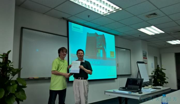 �ŵ�88�ķ�ά��վ�ֳ�ȡ��PM240-2ά��������Ȩ