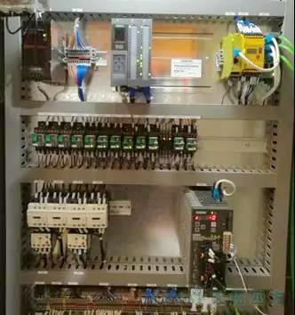 SINAMICS V90 ʵ�ֶ��Զ����ӻ������Ʋٿ�